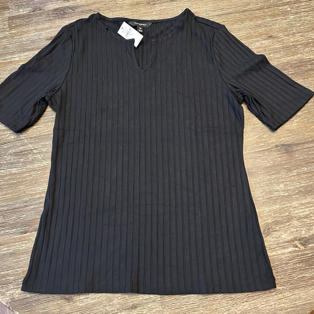 Banana Republic Womens Ribbed Knit Top Black Short Sleeve Split Neck NWT Size M - Picture 2 of 7